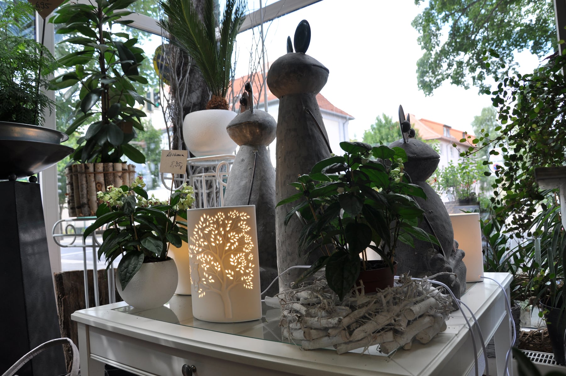Schaufenster von Blatt & Blüte Eberswalde mit Dekoration
