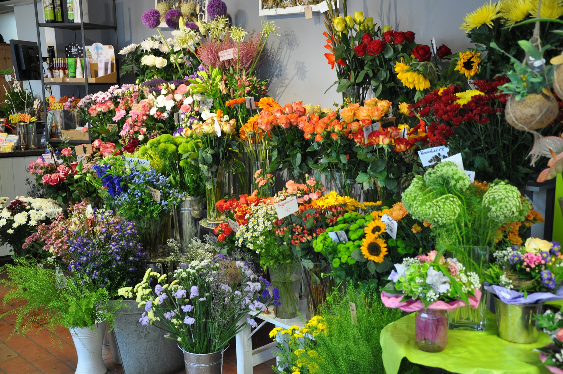 Frische Schnittblumen im Laden von Blatt & Blüte